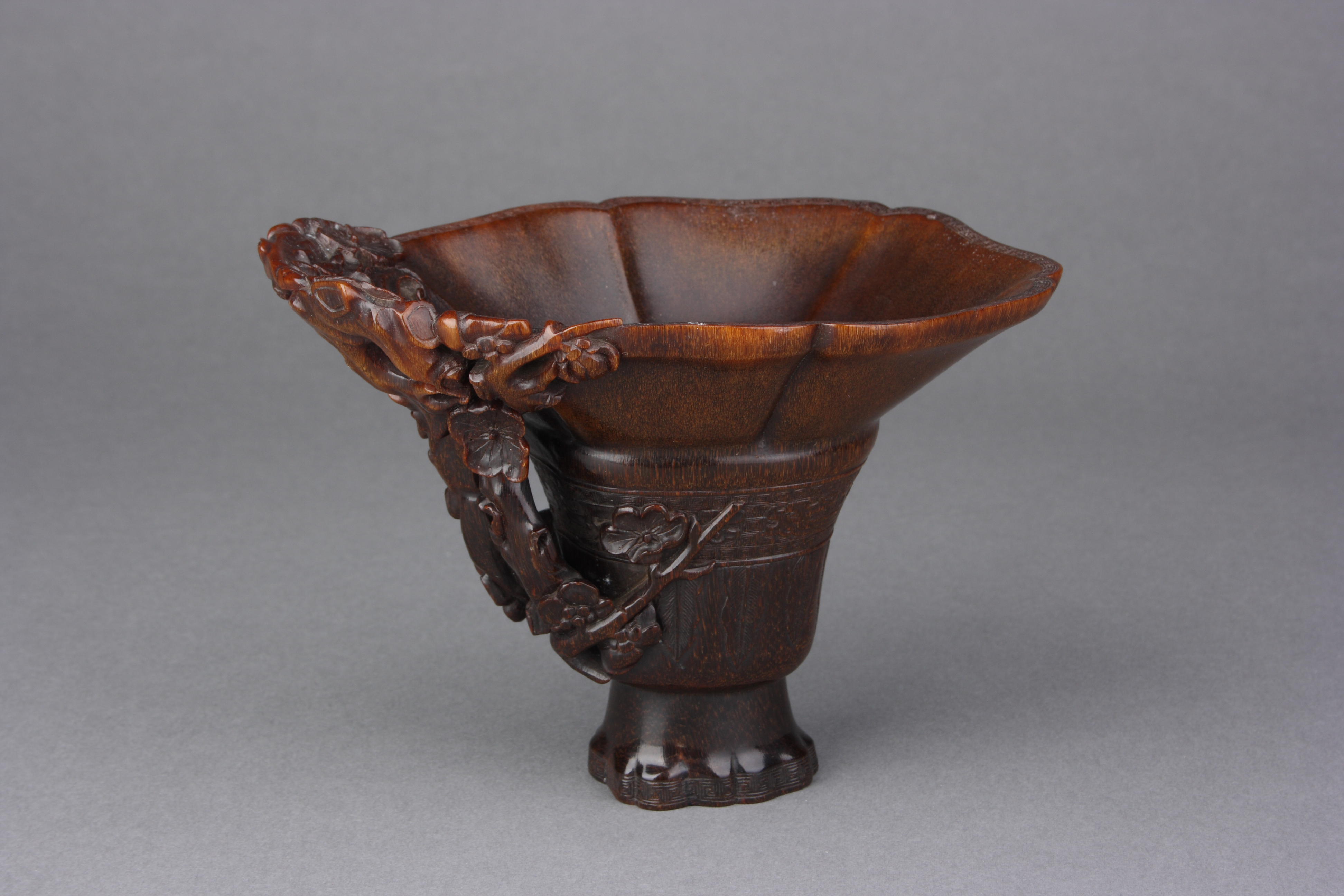 明"绛云楼"夔龙纹犀角杯