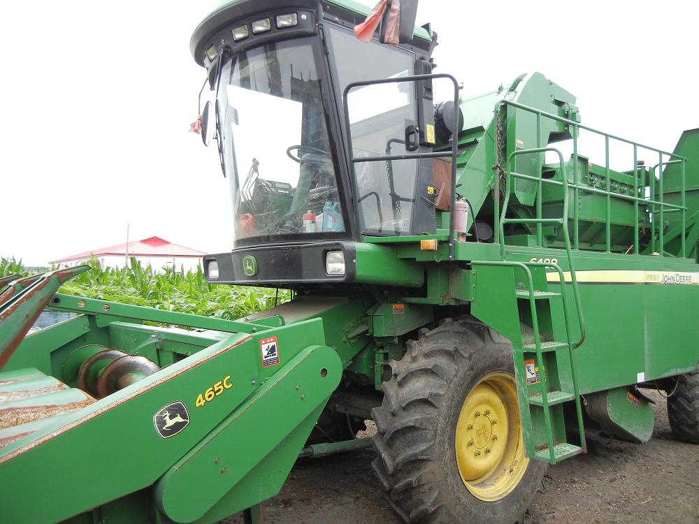 或接近成熟时,根据农艺要求,用机械来完成对玉米秸秆收割的作业农机具