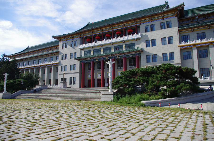  p>吉林大学朝阳校区位于长春市中心西民主大街938号,为原 a target="