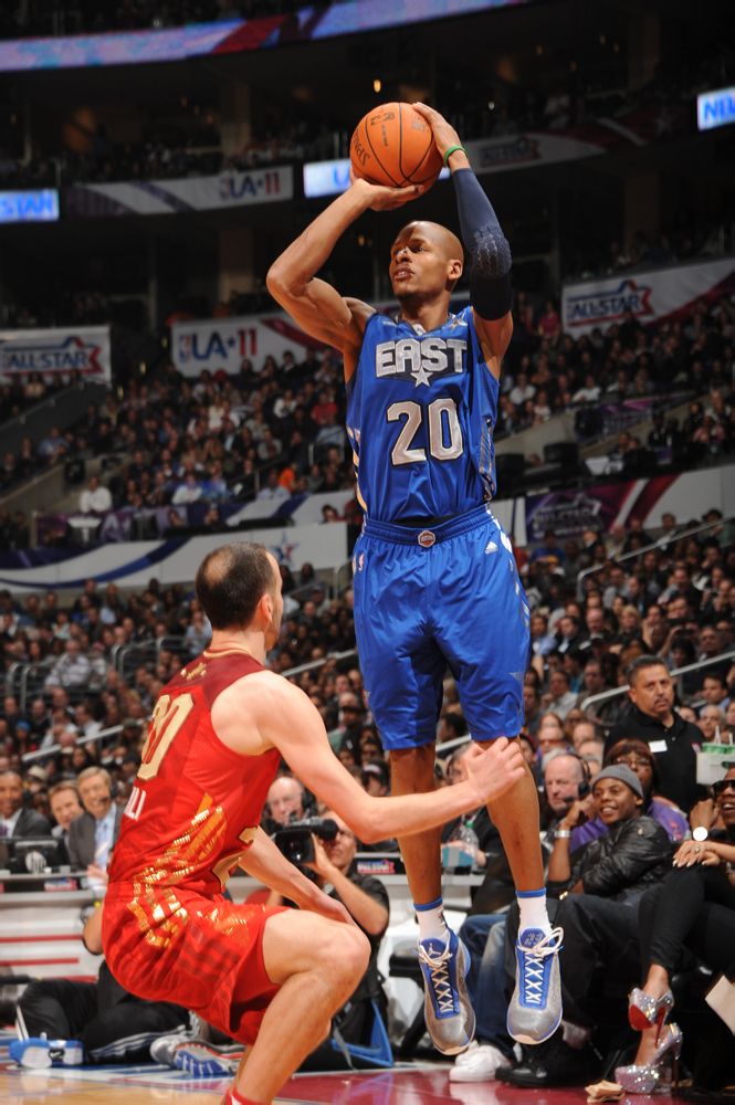 " data-lemmaid="95277">nba /a>成立初期,球员习惯于原地站立投篮;50