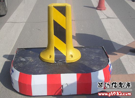 p>安全岛是一种安装在斑马线上的安全装置,与斑马线长度相当,两端还