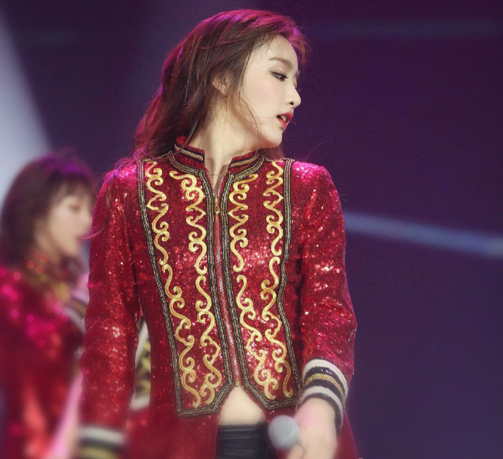  p>孙露鹭,1995年4月16日出生于广东省,中国内地