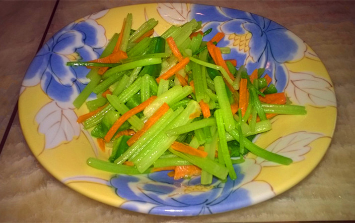 芹菜炒胡萝卜