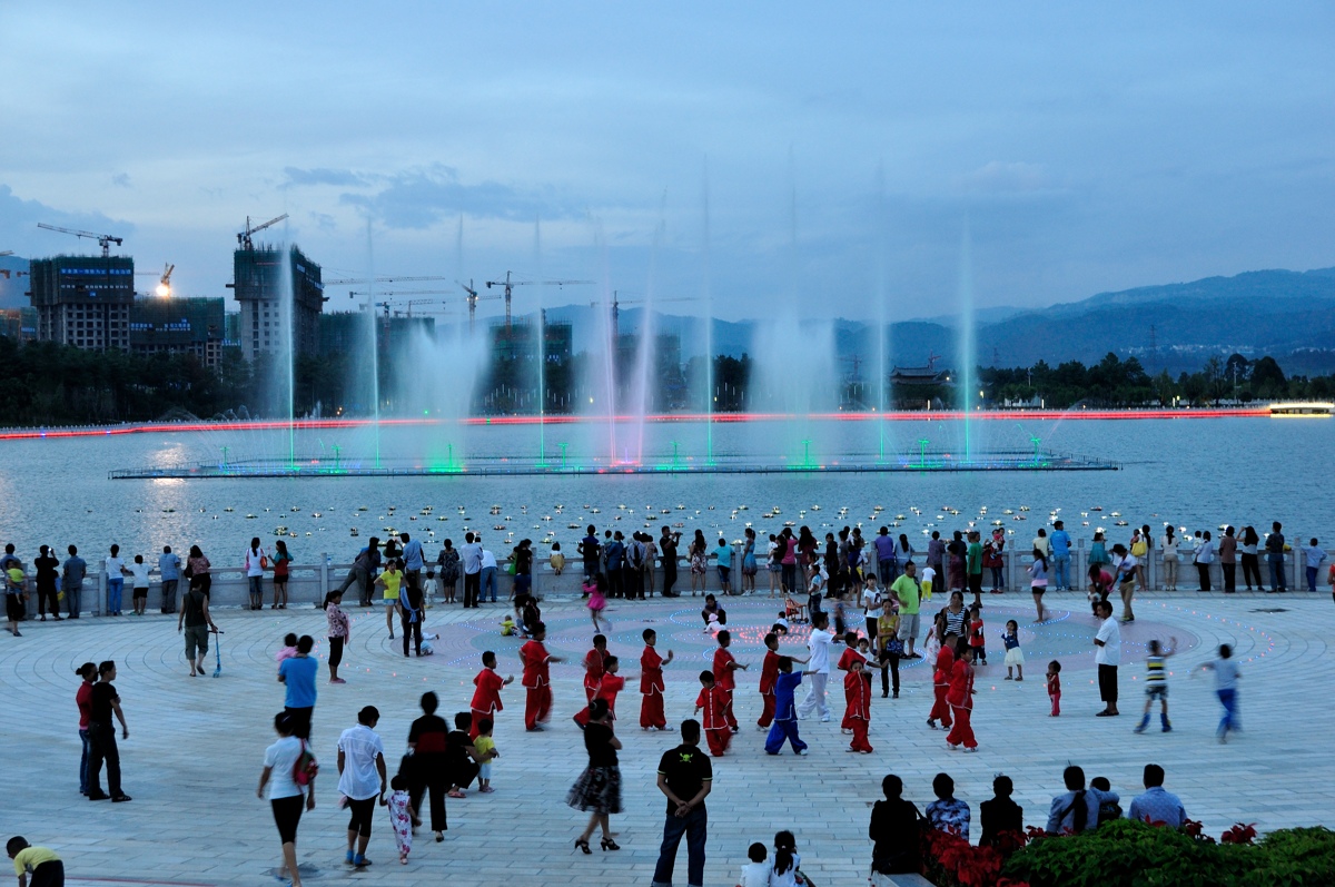  p data-id="gnau14hgap">临沧市玉龙湖公园位于临沧市北部新区,西河