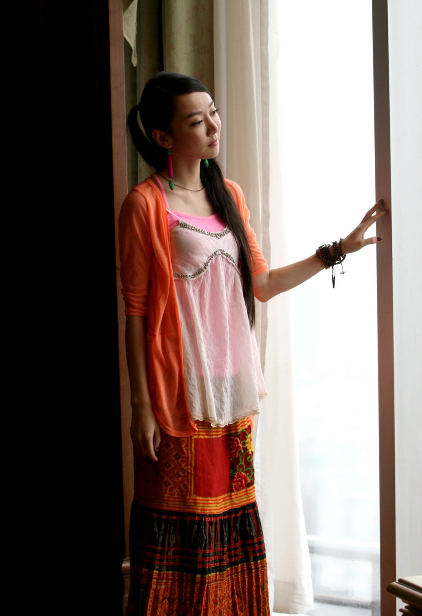  p>萨顶顶(sa dingding),原名周鹏,出生于河南省平顶山市,中国内地