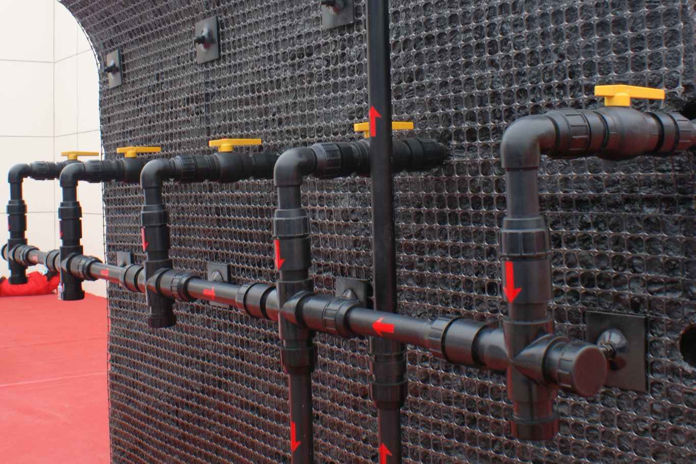 >瓦斯 /a>抽采就是向煤层和瓦斯集聚区域打钻,将钻孔接在专用的管路上