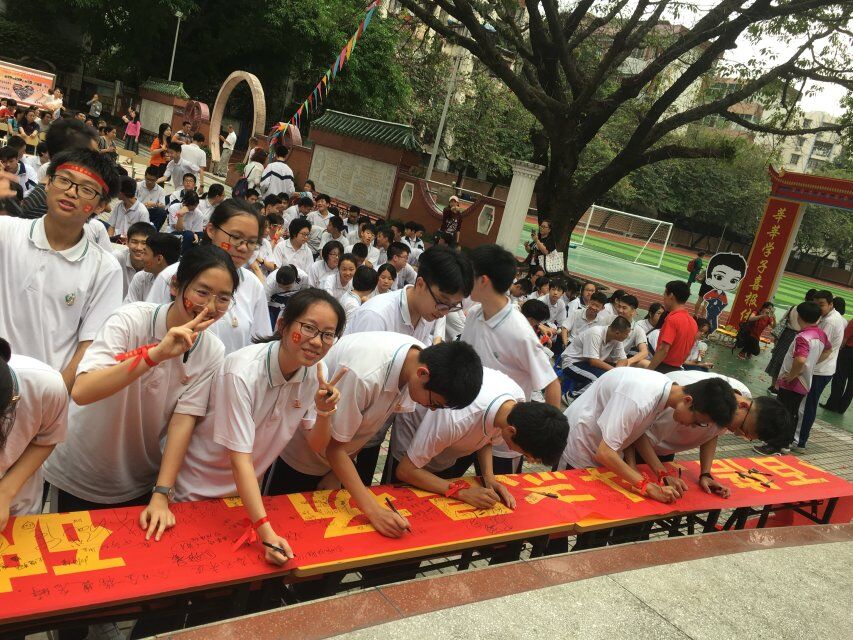  p>广州市五羊中学创办于1986年,是一所校园占地面积11500平方米,建筑