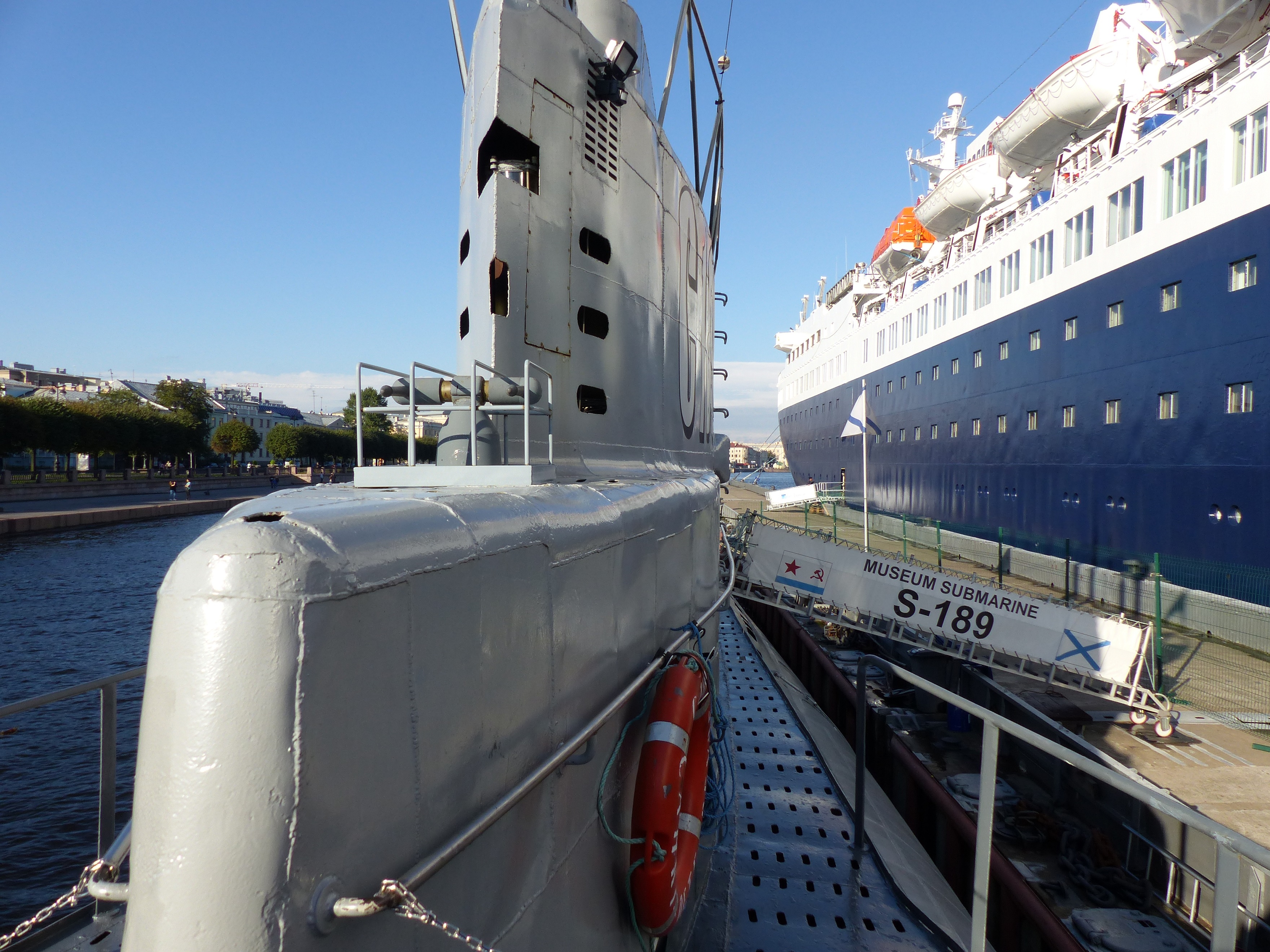  p>613型潜艇(苏联代号:613型,北约代号:whiskey class,译文:威士忌级