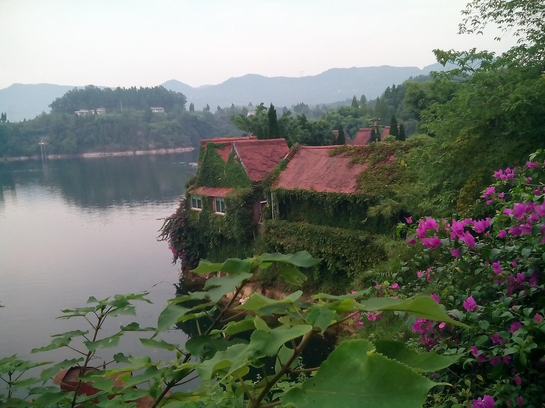  p data-id="gnx3019kma">大深南海位于四川省南充市蓬安县国道318线