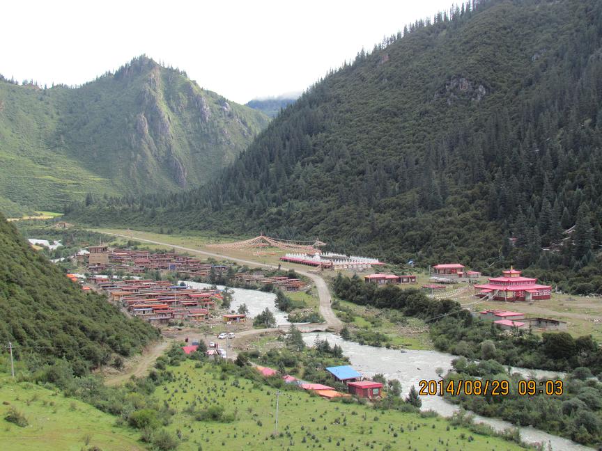 即青藏高原东部,隶属四川省甘孜州新龙县皮擦乡