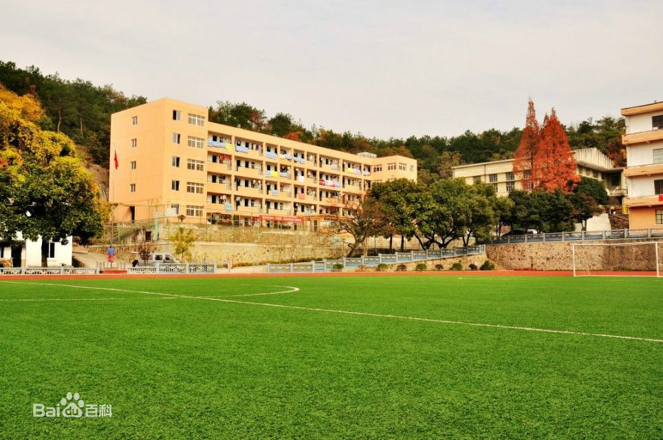  p>东海舰队子女学校创办于1969年,是全军十四所普通高中之一.