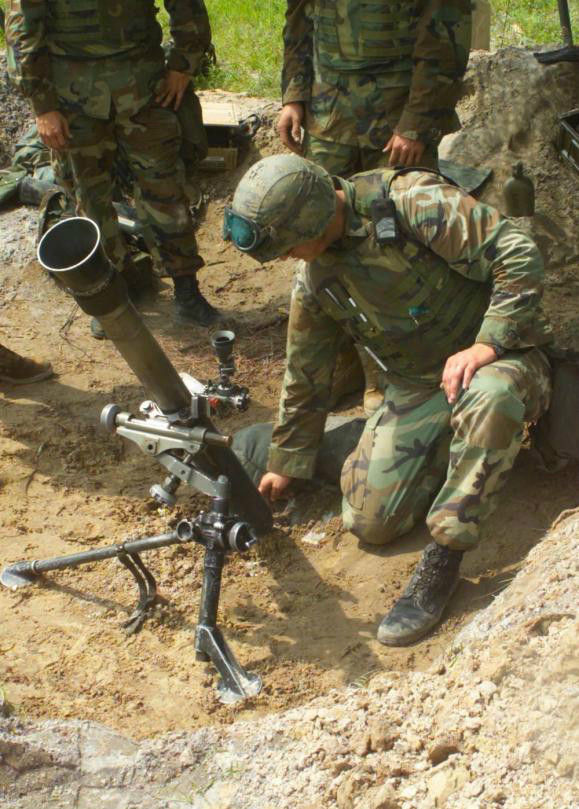  p>该炮为美国引进英国皇家军械厂的l16式81毫米迫击炮,美国试验的