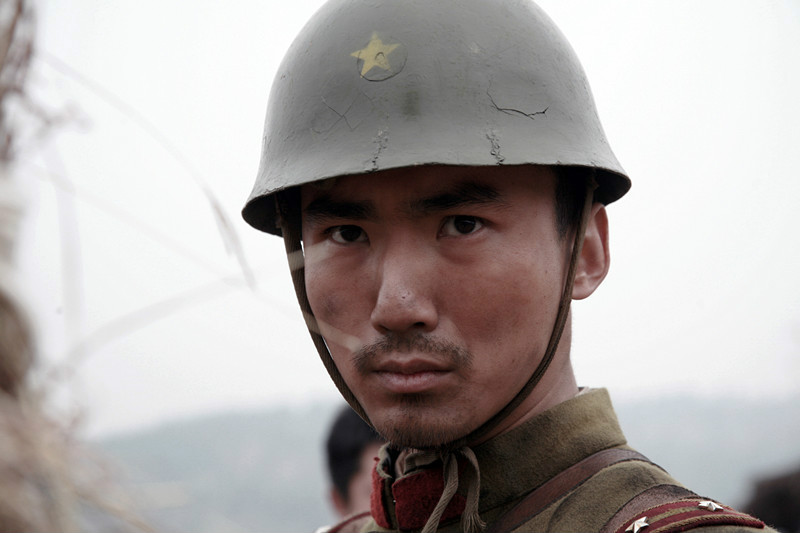  p>何前锋,男,现为中国人民解放军八一电影制片厂剧团演员,2008年出道