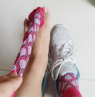 尼龙袜因易洗易干,结实耐用,伸缩性好,花色多样而吸引了全中国的