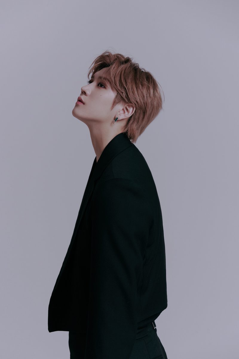 首个男子组合,由 a href="#" data-lemmaid="692696">金钟炫 /a>(jr)