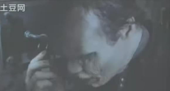 a romero)1985年经典影片《丧尸出笼》的重新翻拍