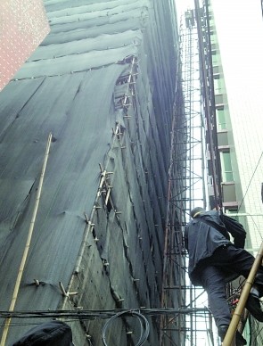  p>违章建筑是指未取得拟建工程规划许可证(原址,选址建房意见书),在