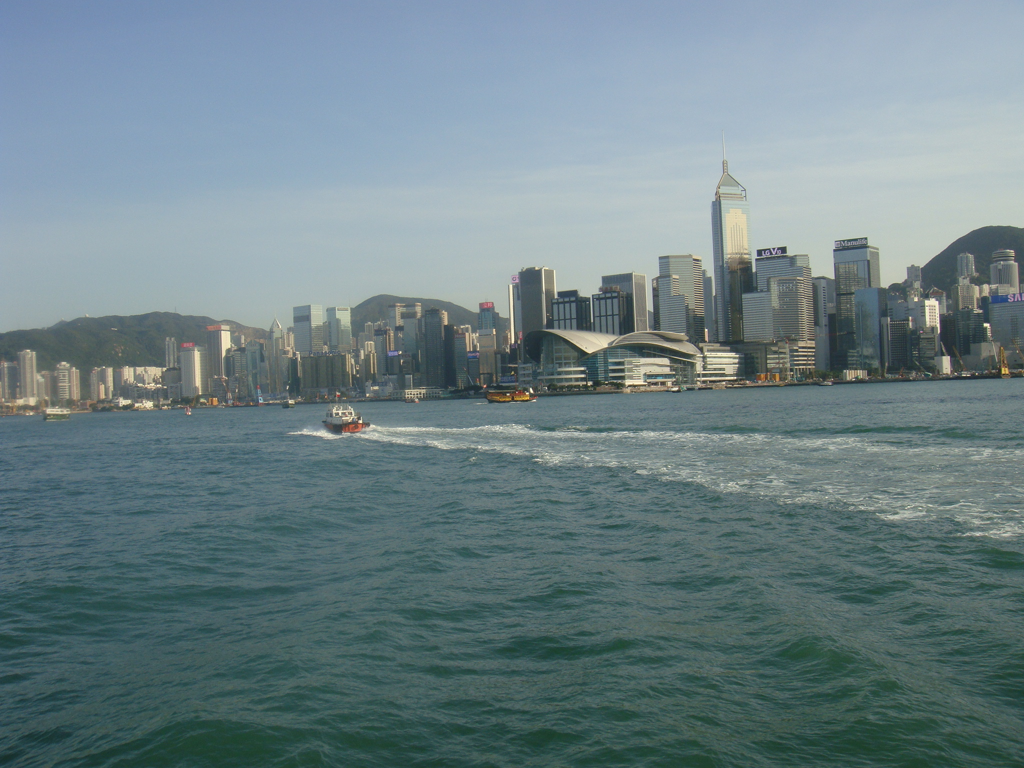  p>维多利亚港(英语:victoria harbour)简称维港,是位于 a target="