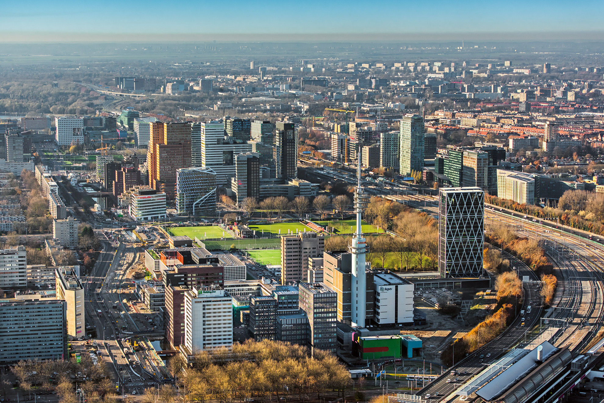 荷兰语:vrije universiteit amsterdam),又译为荷兰自由大学,简称阿