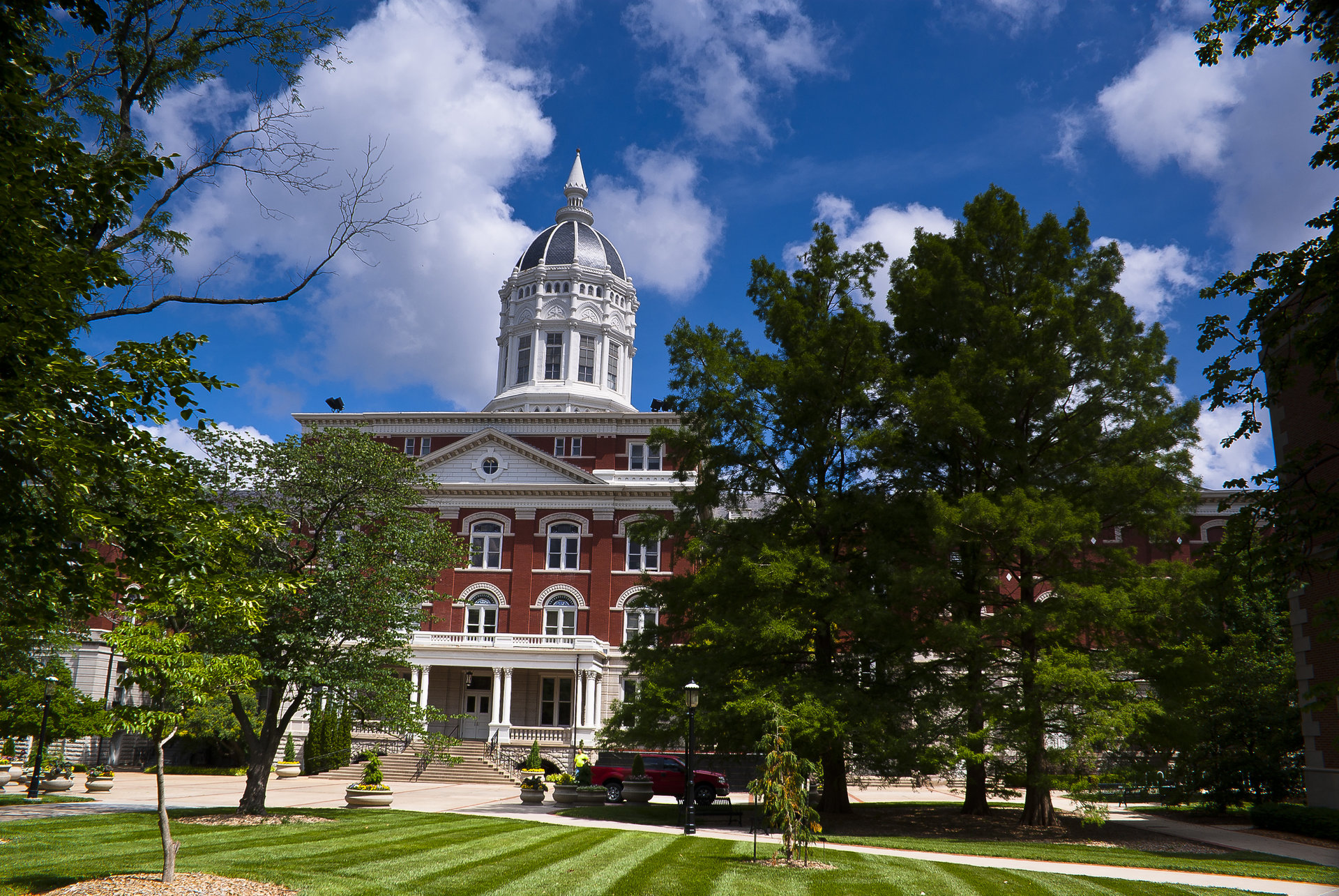  p>密苏里大学(university of missouri),简称um,1839年创建于密苏里