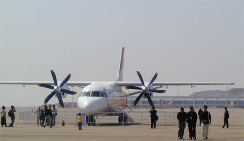  p>安-140型客机是一种用于中短途运输的双引擎涡轮螺旋桨客机,最大