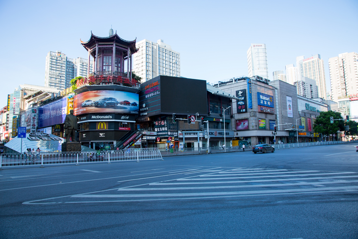 新的黄兴南路步行商业街是中共长沙市委,长沙市人民政府在经过广泛