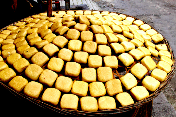  p>盐豆腐是贵州省沿河县后坪乡的特产,是后坪人民智慧的又一结晶,其