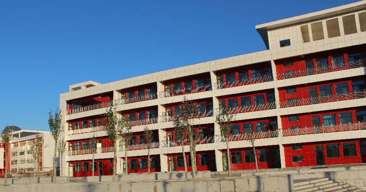  p>榆林市第一中学(简称:榆林一中)是陕西省级普通高中示范高中,陕西