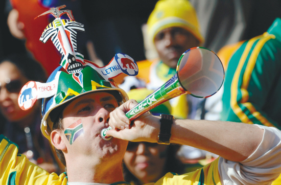  p>呼呼塞拉(vuvuzela)是南非足球迷用于助威的大喇叭,最早起源于用