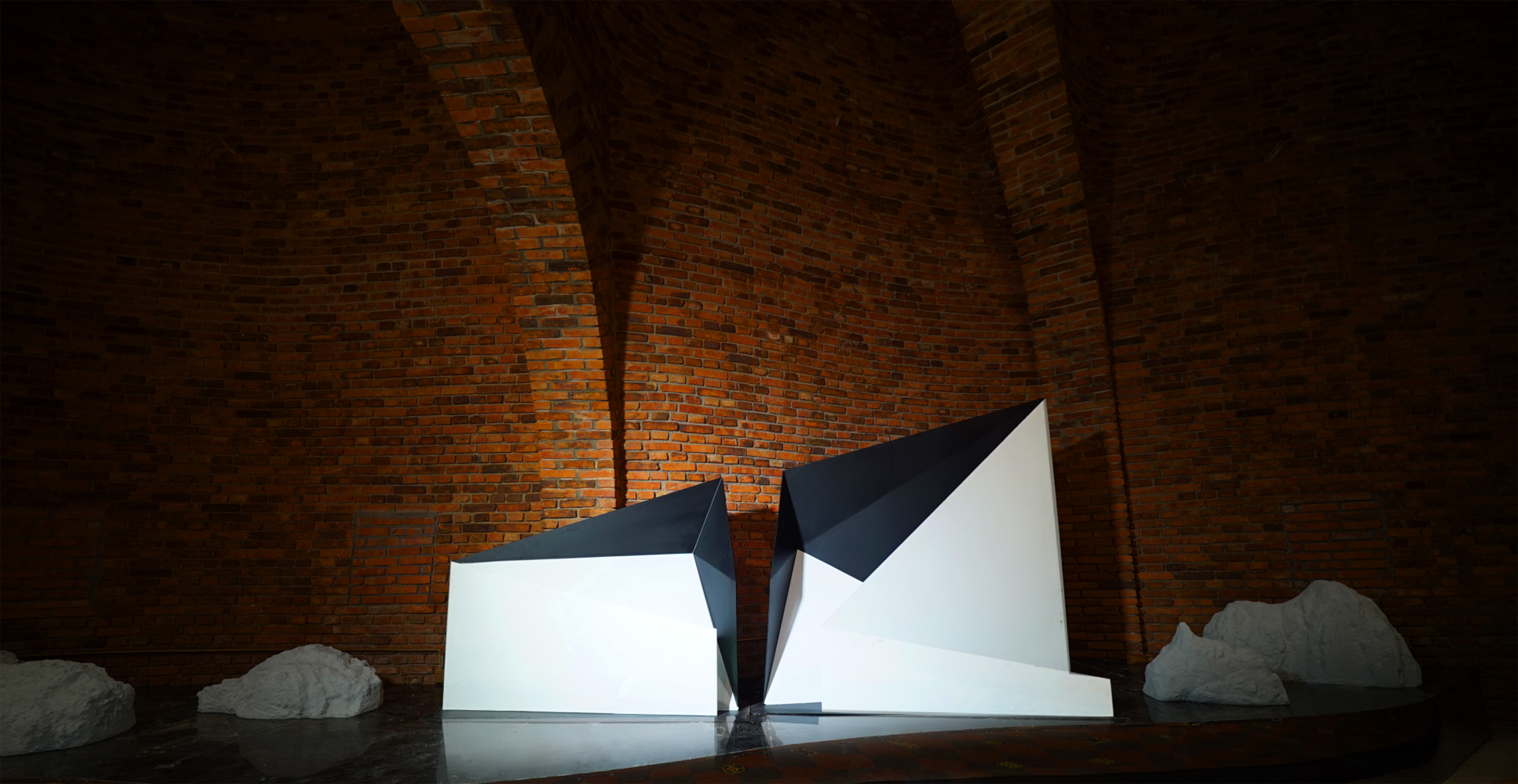  p data-id="gnau6k27eh">李路,女,深圳李路设计有限公司创始人.