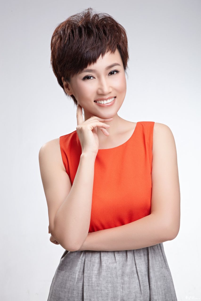  p>毛蕾,济南电视台《今晚》新闻版块主持人.