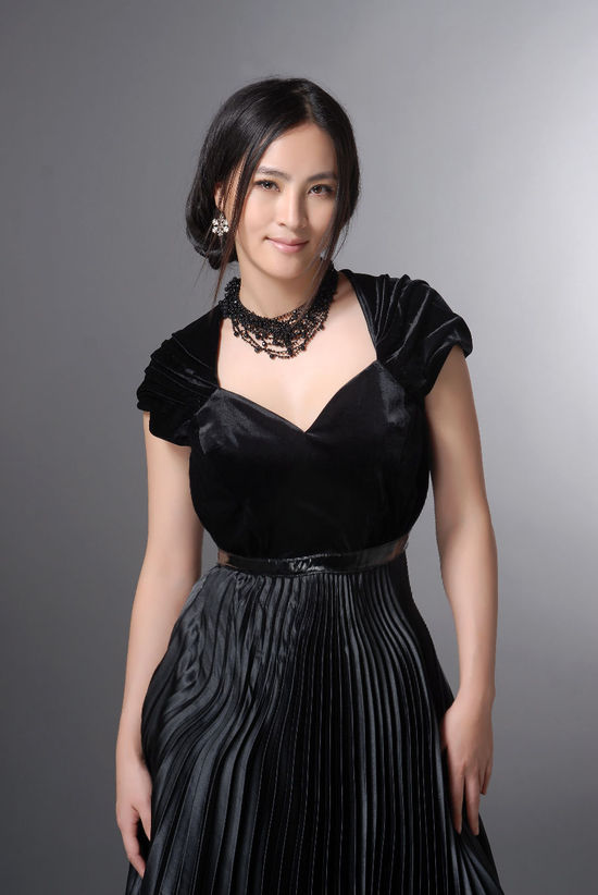  p>郑佳欣,1974年10月28日出生于北京,祖籍广东,毕业于北京电影学院