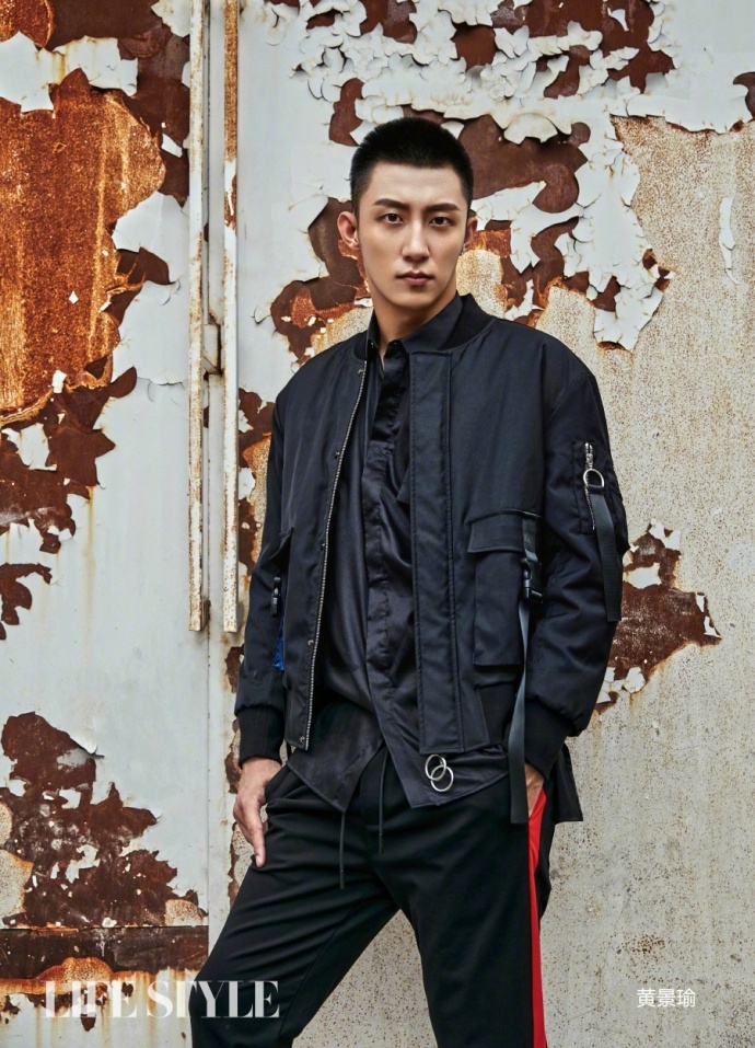  p>黄景瑜,1992年11月30日出生于辽宁省丹东市,中国内地影视男演员