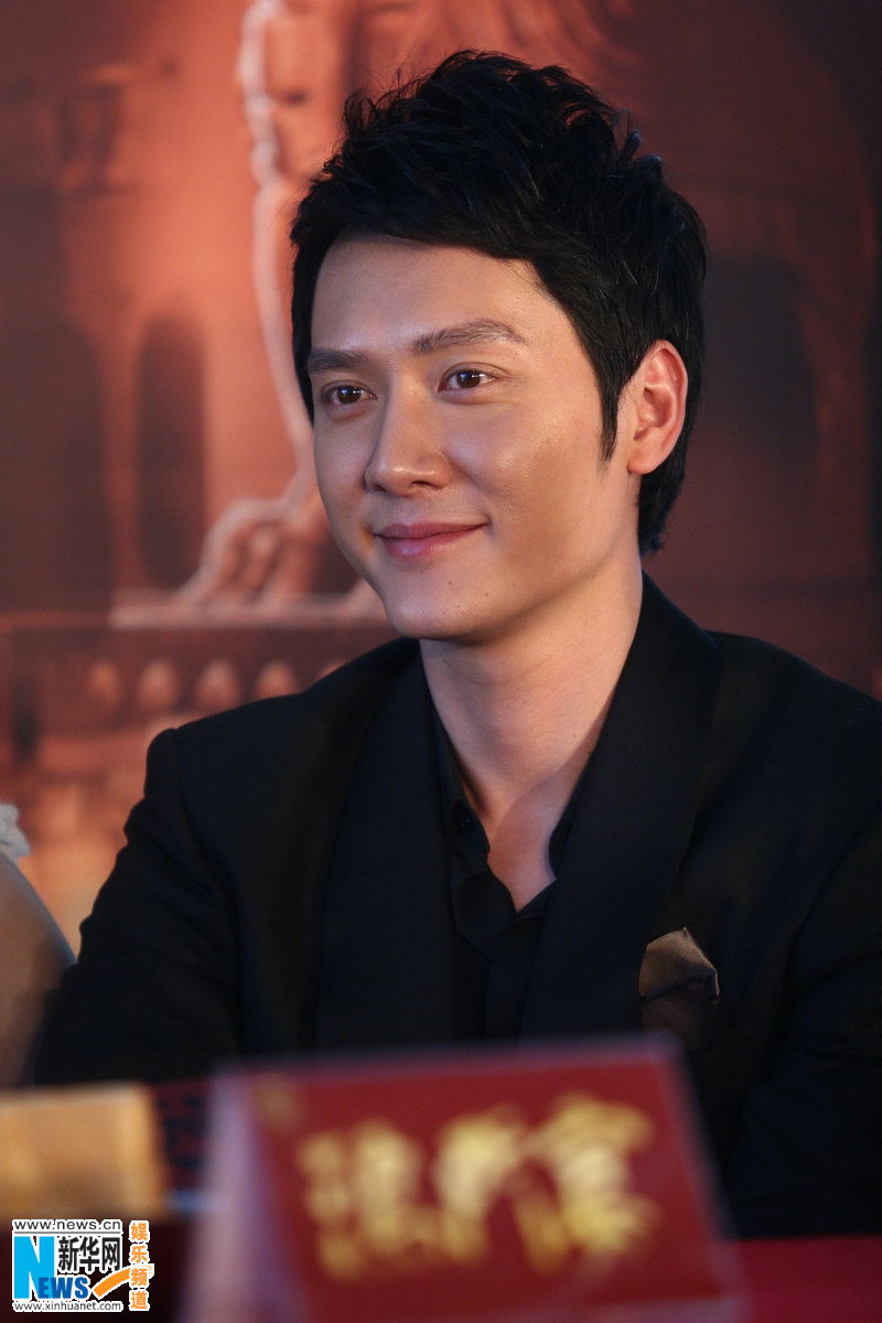  p>冯绍峰,原名冯威,1978年10月7日出生于上海市,中国内地男演员,毕业