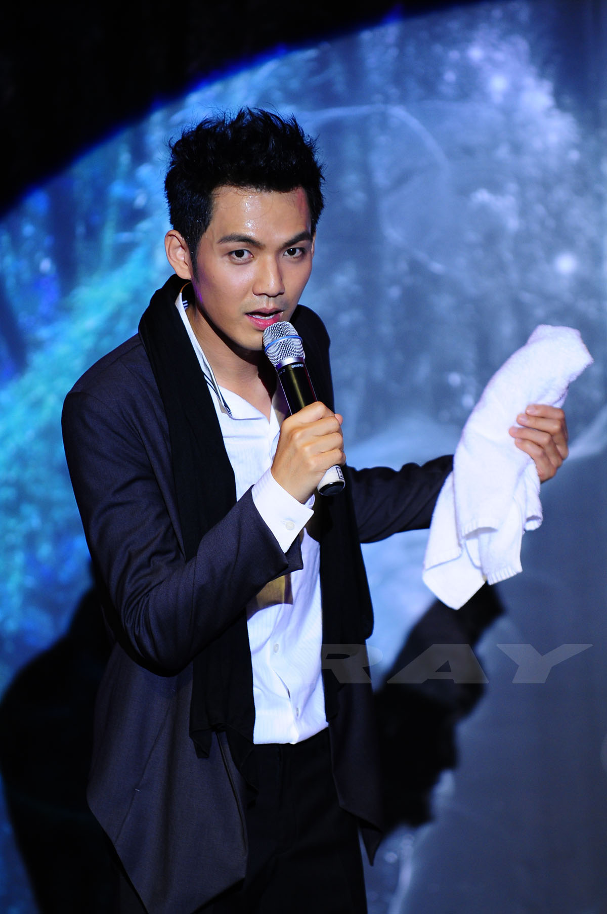  p>钟汉良(wallace chung),1974年11月30日出生于 a target="_blank"