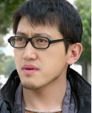  p>赵龙豪,原名赵纯阳,赵春羊,1973年7月1日出生于黑龙江省哈尔滨市