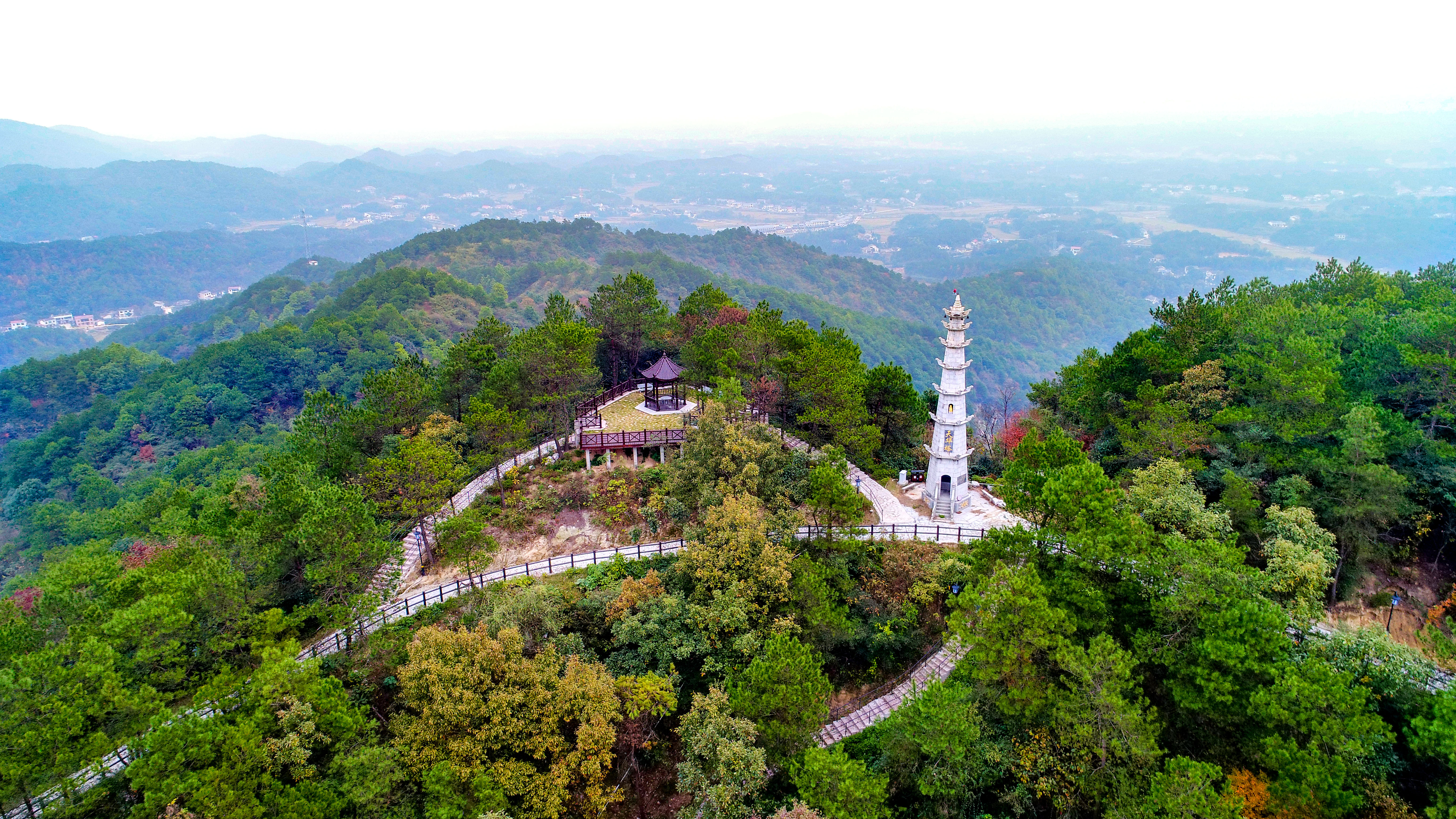  p data-id="go0mlzzong">青山铺镇,隶属于湖南省长沙市长沙县,地处 a