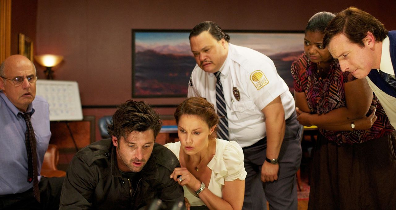  p>《捕蝇纸》是罗伯·明可夫执导的喜剧片.由帕特里克·德姆西主演.