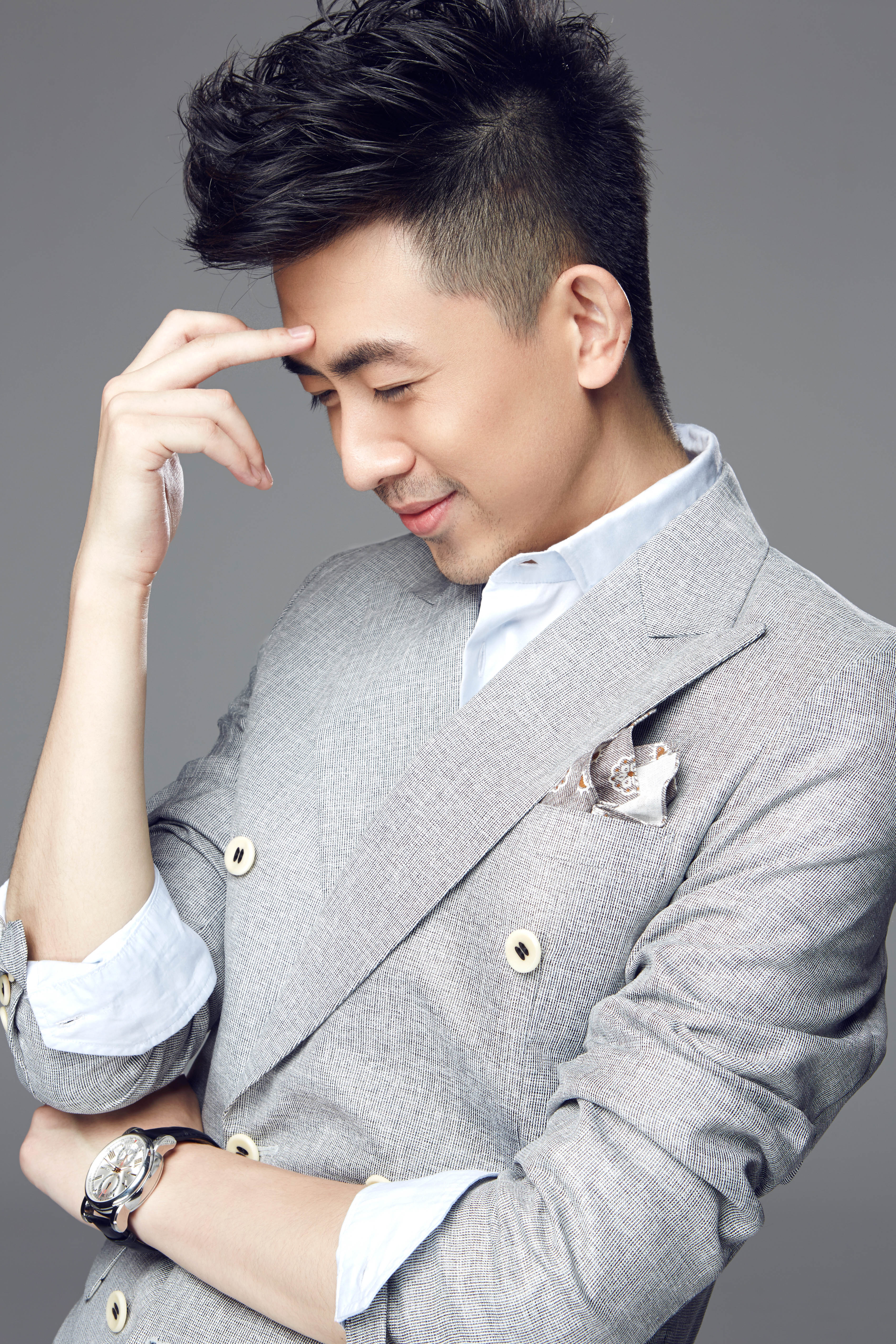  p>郎鹏,出生于吉林省延边朝鲜族自治州珲春市,毕业于 a target="