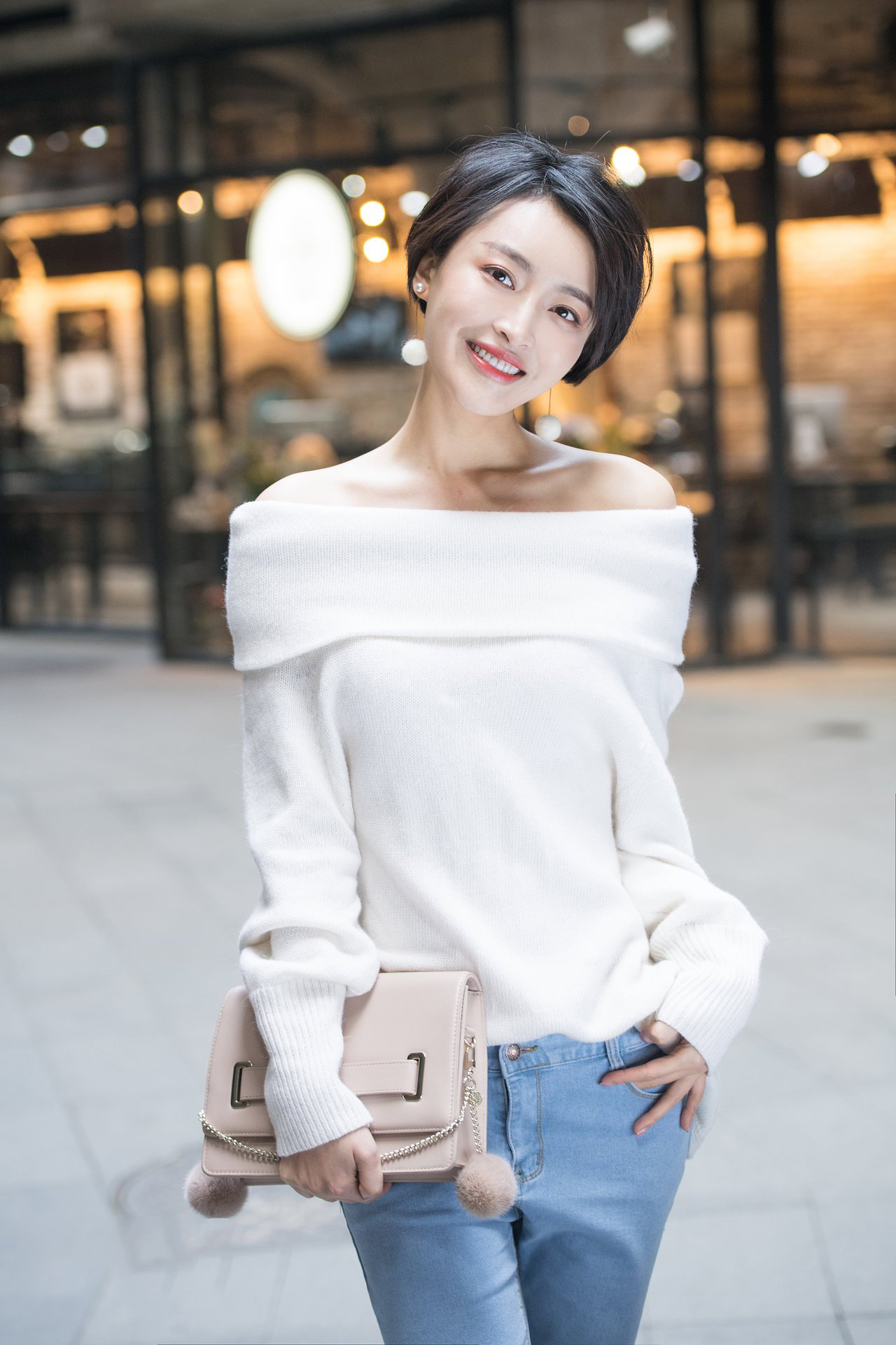  p>杨菲洋,原名杨洋,1989年6月8日出生于江西省赣州市章贡区,中国内地