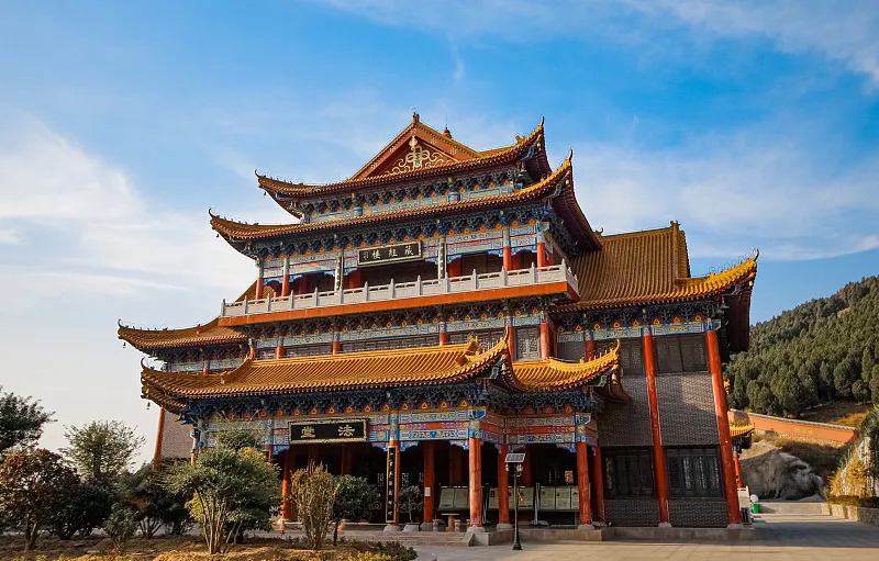 义净寺是山东省济南市长清区的寺庙建筑