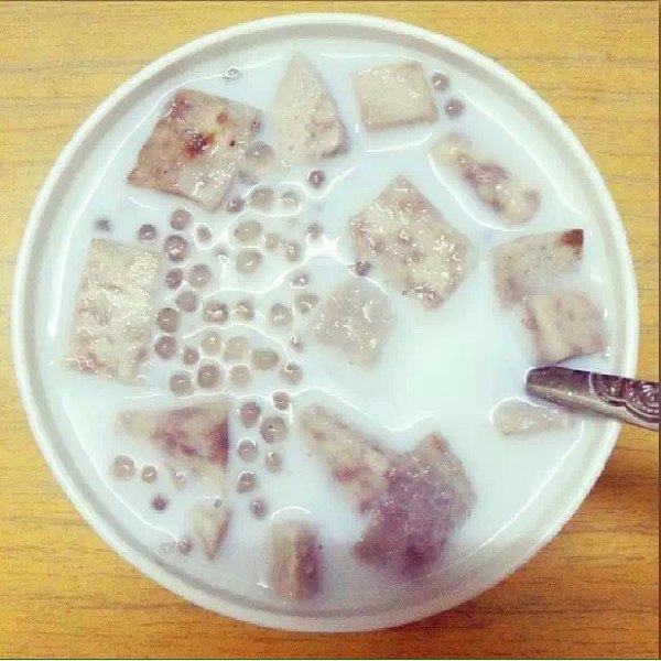  p>芋头西米露是广东传统糖水,糖水铺必备,深受人们的喜爱.