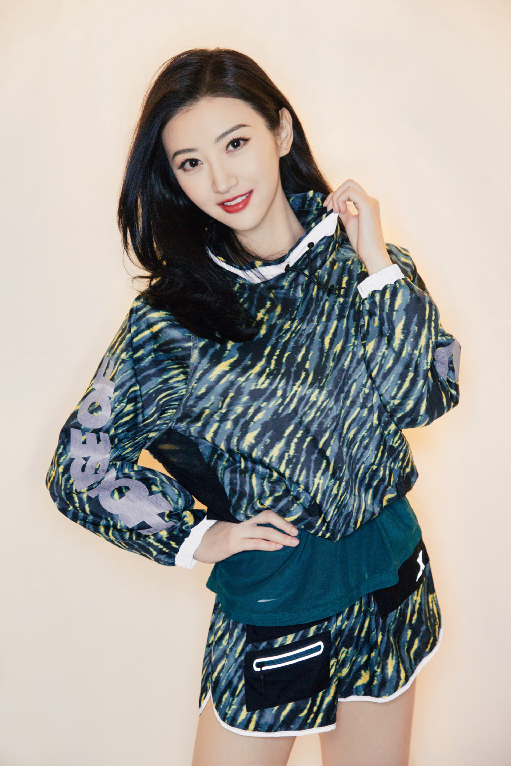 p>景甜(jing tian),1988年7月21日出生于陕西省西安市,华语影视女演员