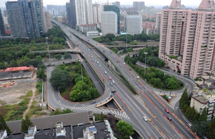  p>中河高架路,浙江省杭州市的第一条南北向城市高架快速路上塘中河