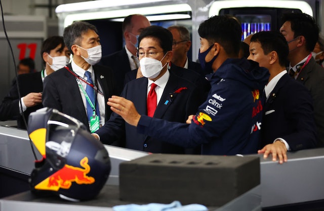 F1日本站全程回顾：大雨来搅局，维斯塔潘离奇的提前卫冕总冠军_百科TA说