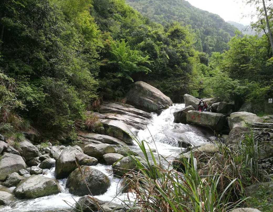 剪刀峡,位于江西省九江市庐山腹地,云中山城