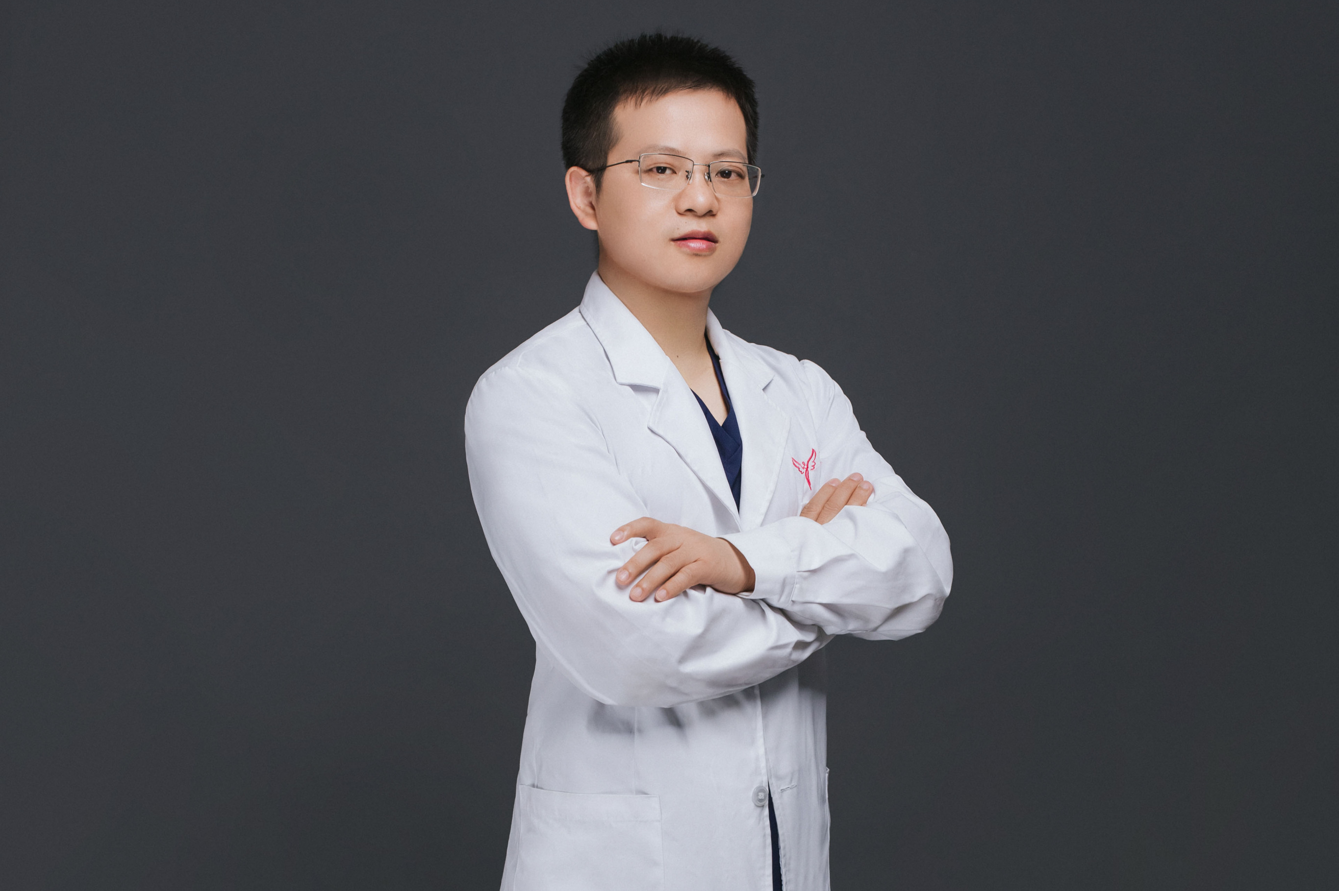 ">周伟,男,外科专业 ,现任呼和浩特亚太医疗美容医院医生 /span> sup