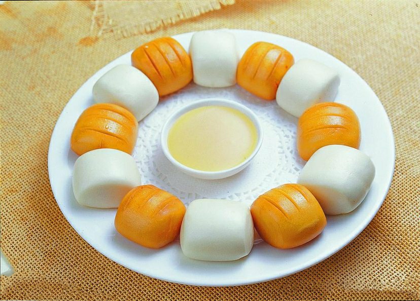  p>金银馒头是一道美味可口的传统名点,属于鲁菜系.