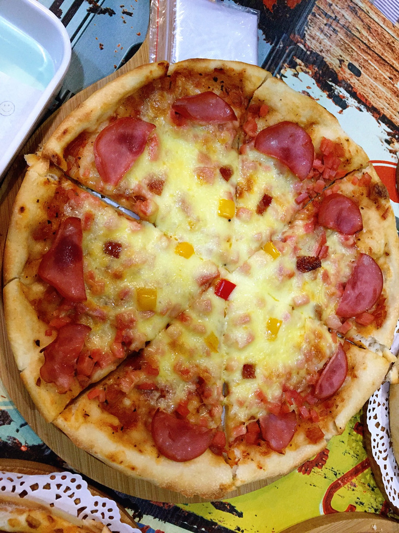 蘑菇火腿烤肠披萨