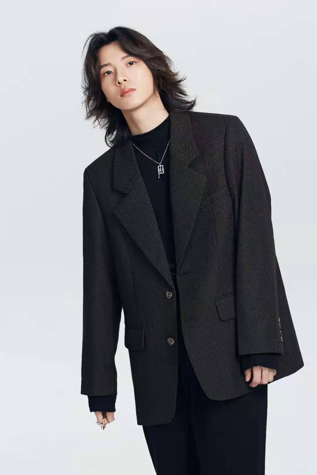 gnbibswvp8">阿煜 sup data-ctrid="2ffz5ghvwrp">1 /sup>,本名刘皓煜